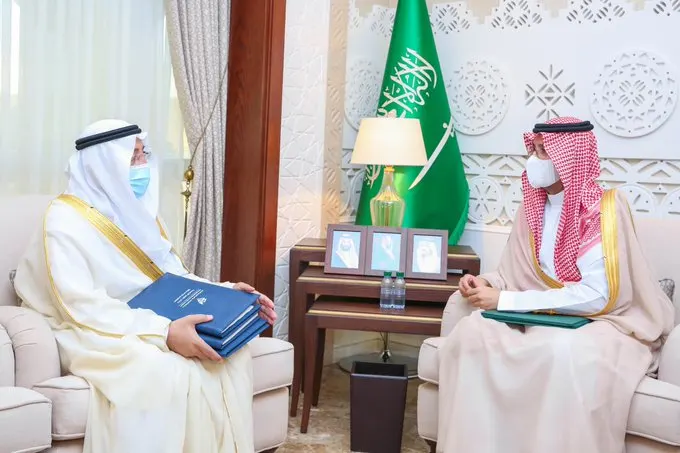 الأمير أحمد بن فهد يطلع على برامج جامعة الإمام عبدالرحمن
