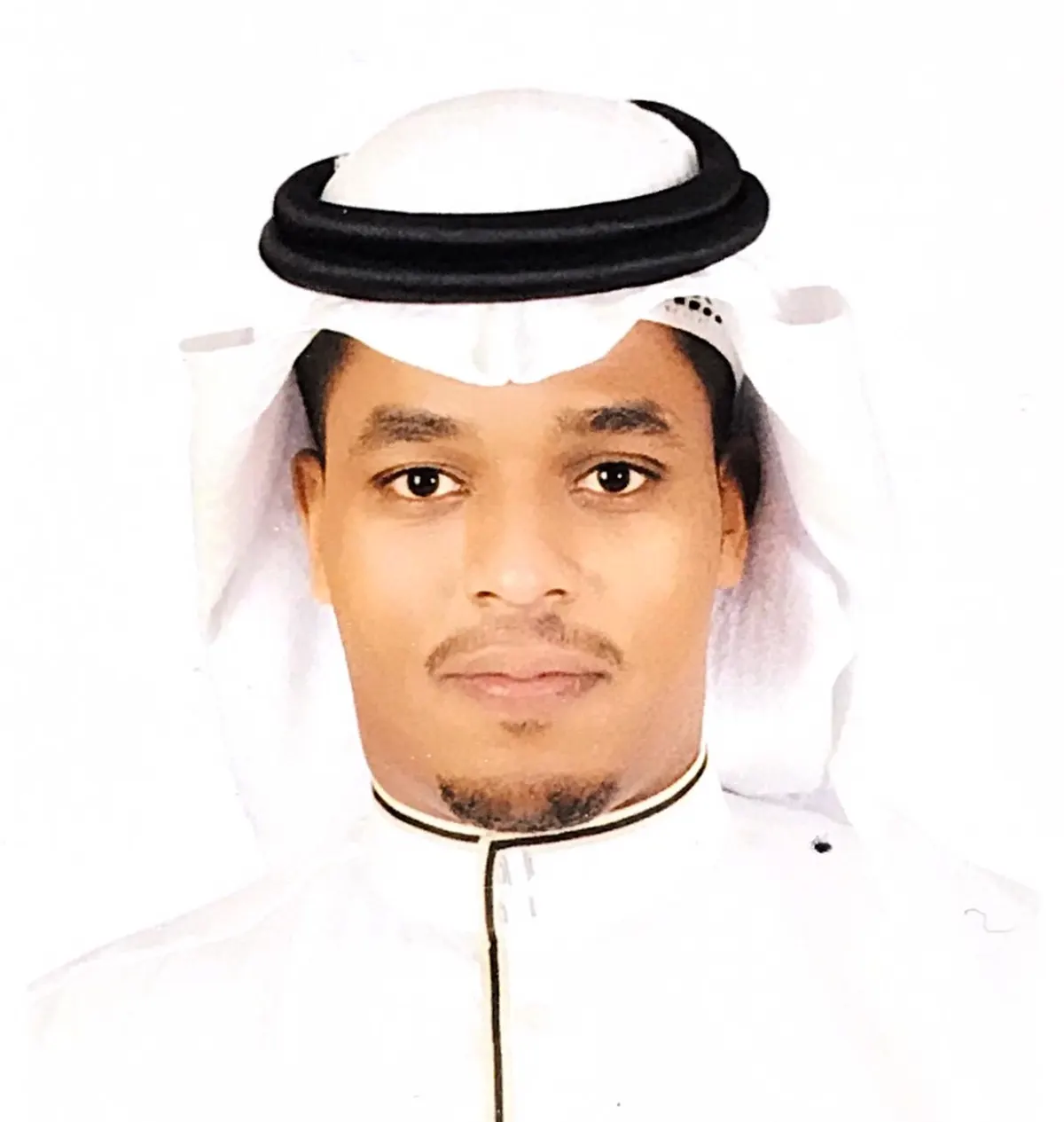 المادة 77 حرمت الشويخات من وظيفته.. والخوف على أسرته صنع له مصدر دخل