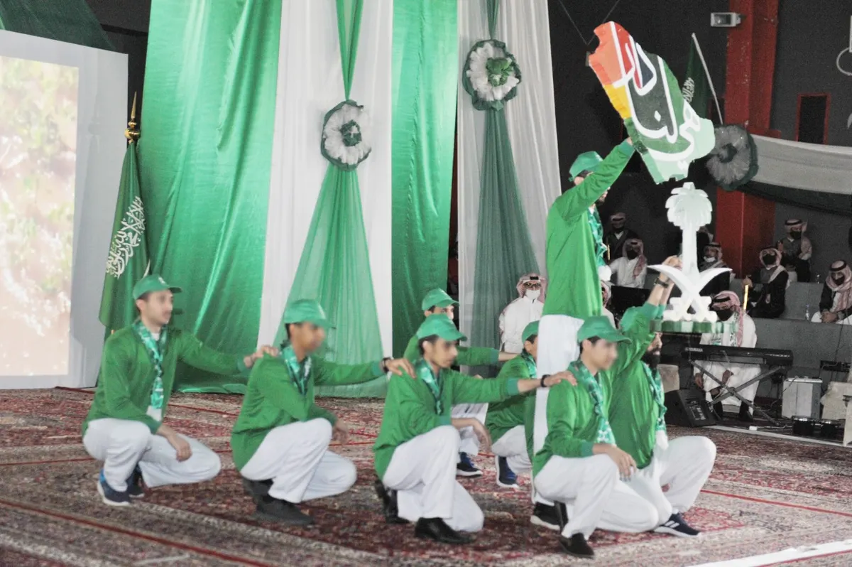 النزلاء رتّبوا ونفّذوا.. الإدارة تفرّجت.. والتصفيق لاحق "العرضة" و "الليوة" [اليوم الوطني] “صُبرة” في سجن المباحث.. أبناؤنا بخير ويغنون “اللّيوَهْ” احتفالاً بيوم الوطن