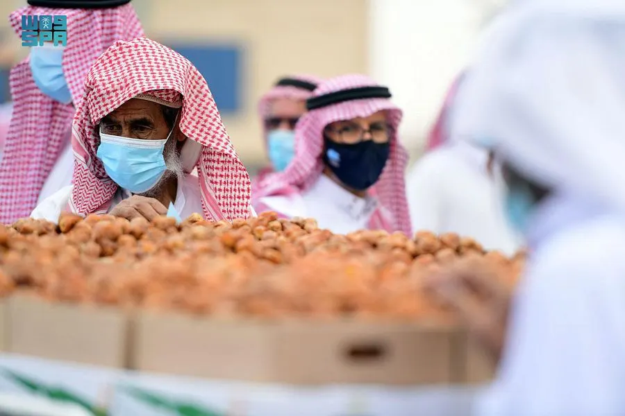 القطيف تودع “الخلاص”.. وعنيزة تستقبل بواكيره.. والكرتون بـ90 ريالاً