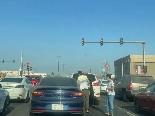 وقت الذروة.. حادث “محدود جداً” يعرقل السير في طريق أحد