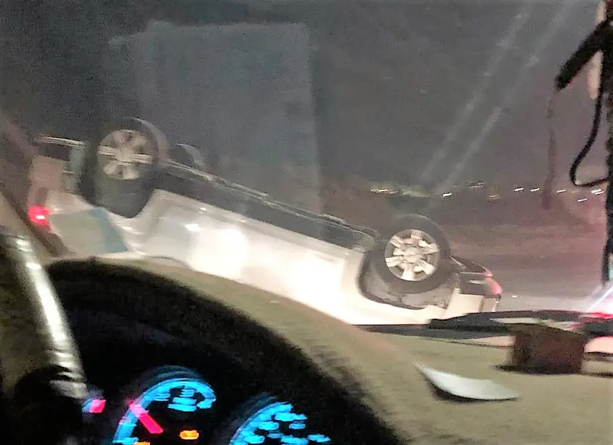 “جيب” يصطدم بـ “سيدان” ويقلبها في مدخل صفوى
