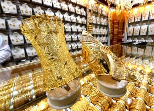 «صُبرة» نقلت مطالب الباعة.. فرحة في سوق الذهب.. «الخبرة» بدل «الثانوية»