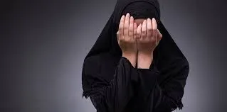 فتاتان في الخبر تخالفان الذوق العام.. ما العقوبة التي ستطبق في حقهما؟