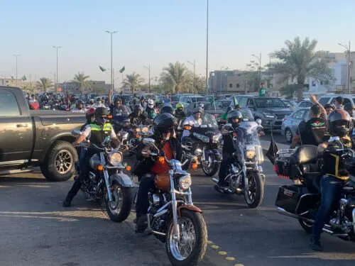 [اليوم الوطني] خميس القطيف «وناسة».. مسيرة بايكرز “طربانة” من المشاري إلى المحيسنيات