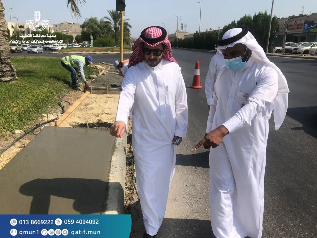 بلدية القطيف تُوجه مقاولين متعاقدين بتسريع إنجاز 10 شوارع