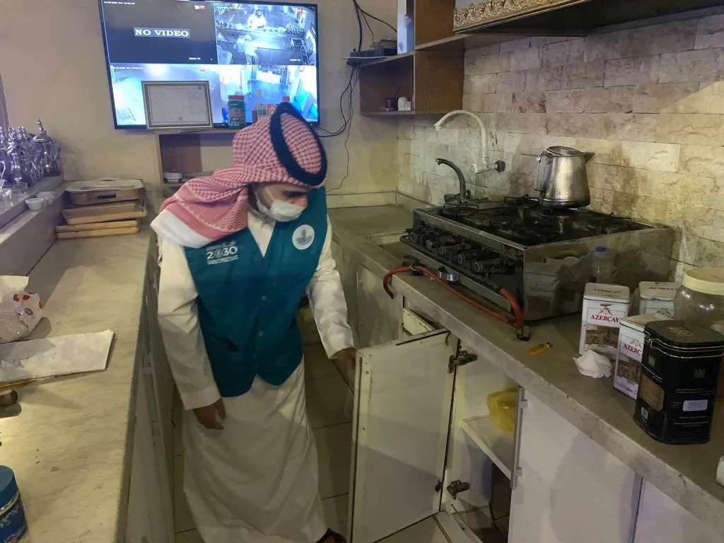 “تراحم الشرقية” تُنقذ المصاحف من حاويات النفايات.. والسجناء يعتنون بها