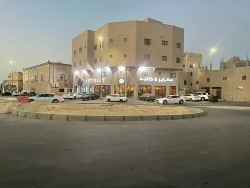 العوامية.. بلدية القطيف تعيد إنشاء دوار “الريف”