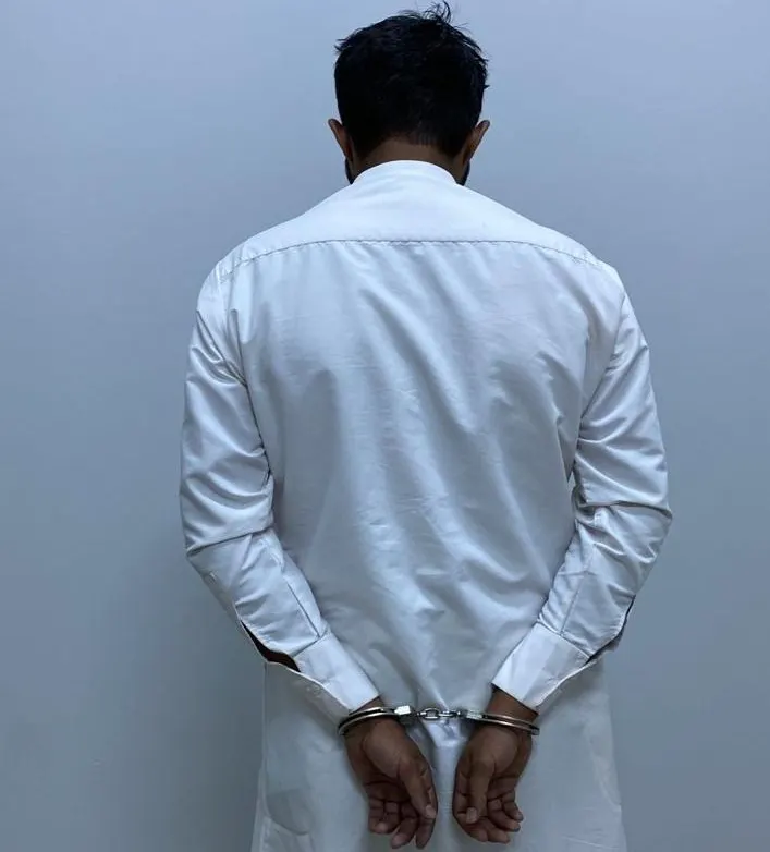 مقطع فيديو يوثق اعتداء شاب على فتاة بالضرب