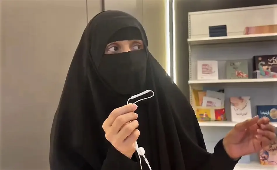 “صُبرة” في معرض الكتاب.. هاجر التاروتي تزاحم 1000 دار نشر بـ “حكاية قمر”