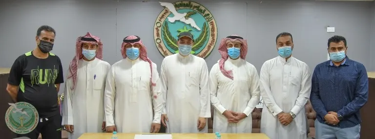 فتح ملاعب واكتشاف مواهب.. شراكة بين نادي السلام والعوامية المتوسطة