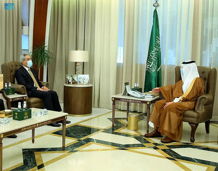 بحثا علاقات بين البلدين.. أمير الشرقية يستقبل سفير العراق