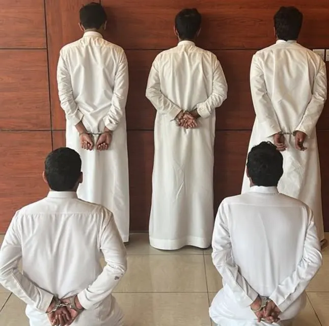 المعتدون الخمسة على عمال المطعم في قبضة الشرطة