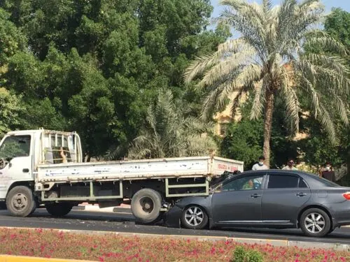 «دعسة بريك» تتسبب في تصادم 7 سيارات في عنك وسيهات