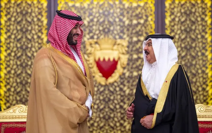 ولي العهد يستكمل مشوار تعزيز العلاقات الخليجية.. ويبدأ محطة البحرين
