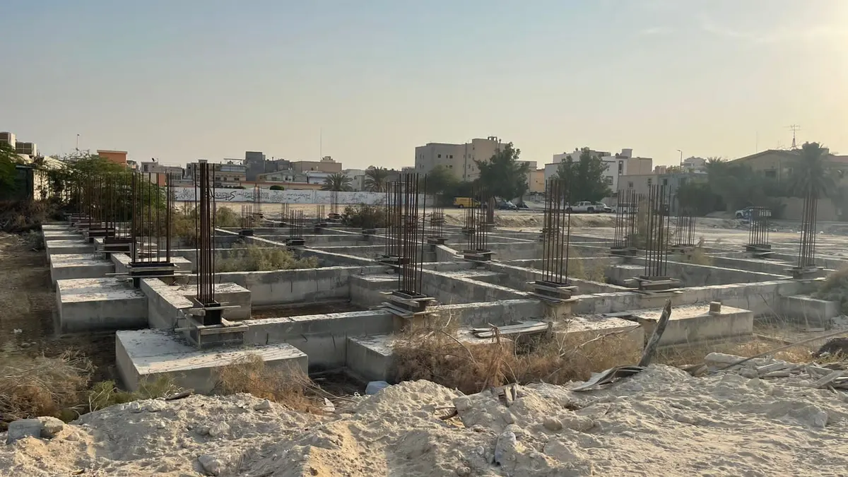 مهلة الـ 700 يوم تجمدت في مباني العوامية المدرسية