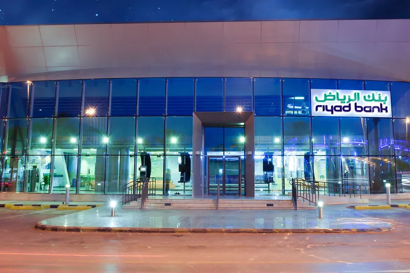 بنك الرياض يعتذر لعملائه.. ويُعيد الأقساط المحسومة