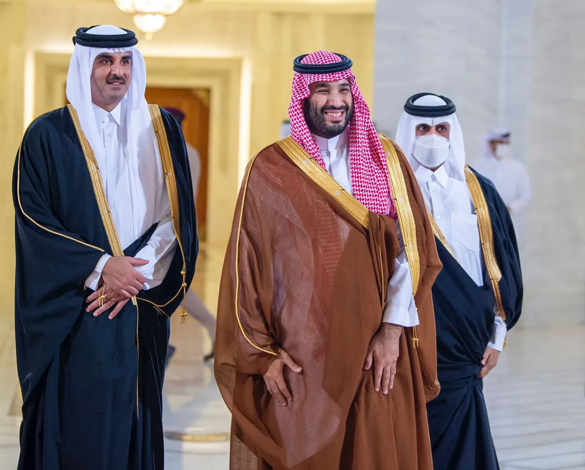 ولي العهد وأمير قطر يتفقان على تعزيز التعاون