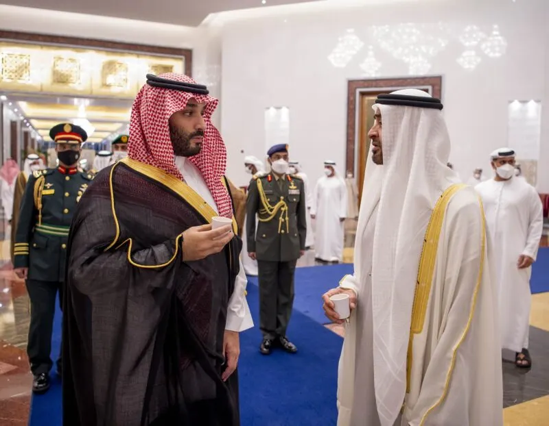 بعد نجاح زيارة عُمان.. وليّ العهد يوطّد العلاقة مع الإمارات