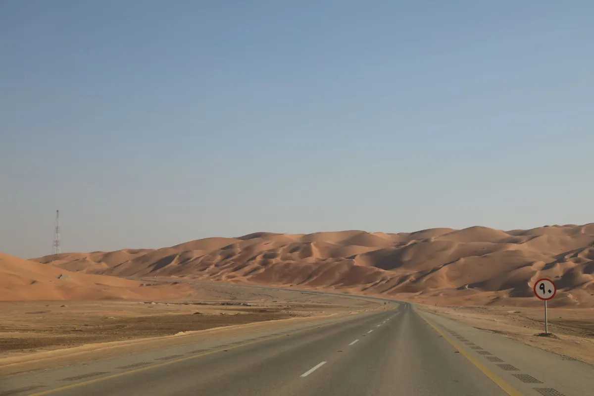 [صور] رسمياً.. وليّ العهد يفتتح طريق عُمان الجديد
