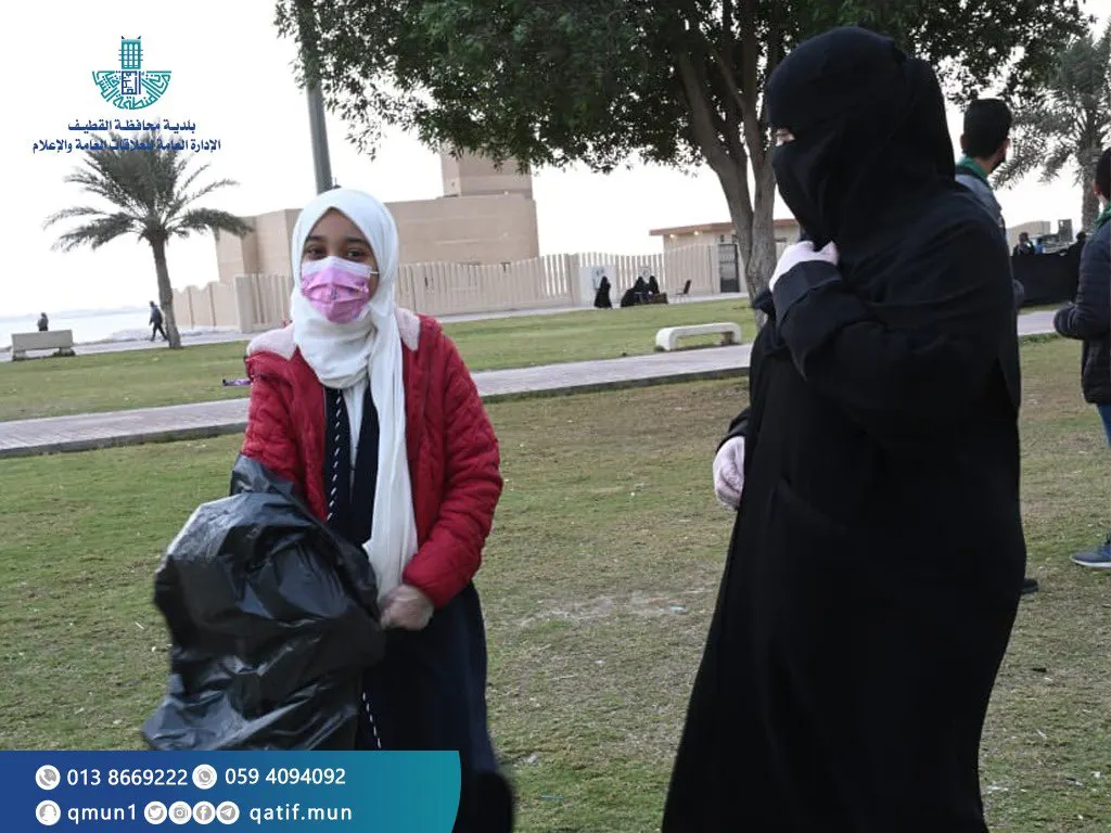 كبار سن وأطفال. 310 متطوعين ومتطوعات يرفعون مخلفات من مدن القطيف
