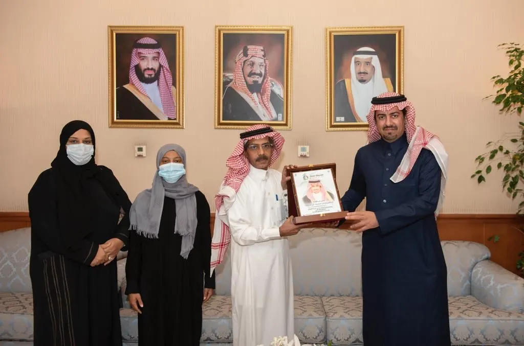 المحافظ آل خريف لفريق “صُبرة”: نريد إعلاماً معبّراً عن جهود الدولة واحتياجات المجتمع