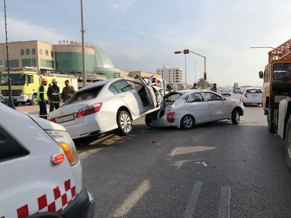 تاروت.. 4 سيارات تشارك في حادث وتخلف 3 إصابات
