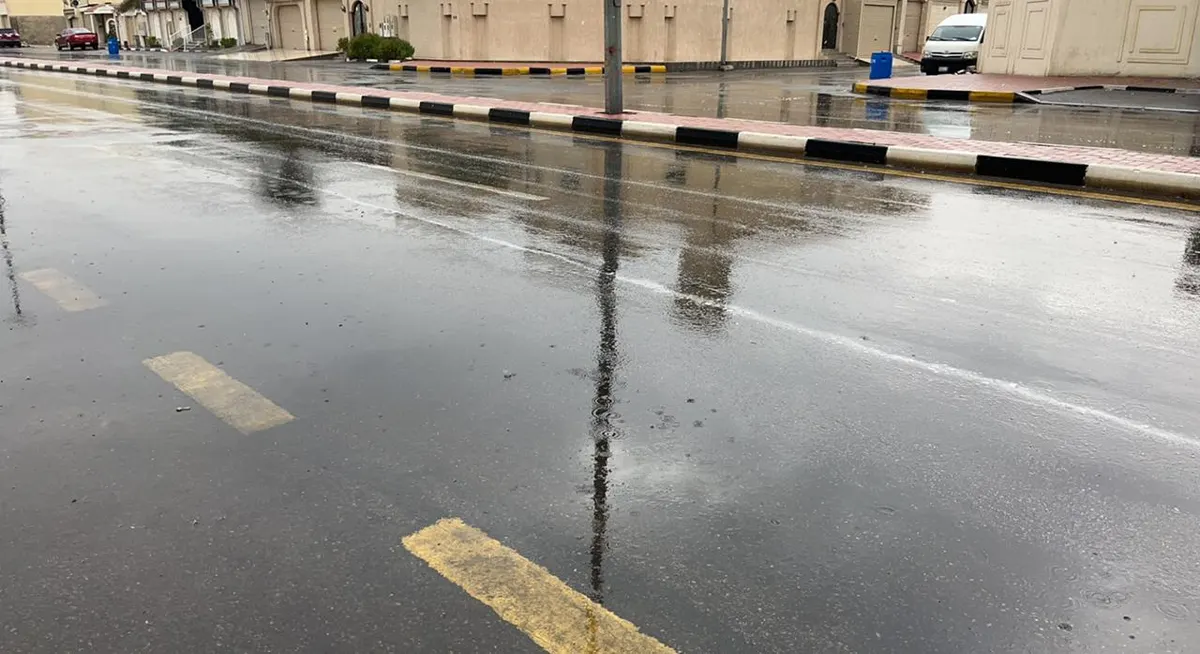 [فيديو] مطر القطيف.. خجول.. كالعادة