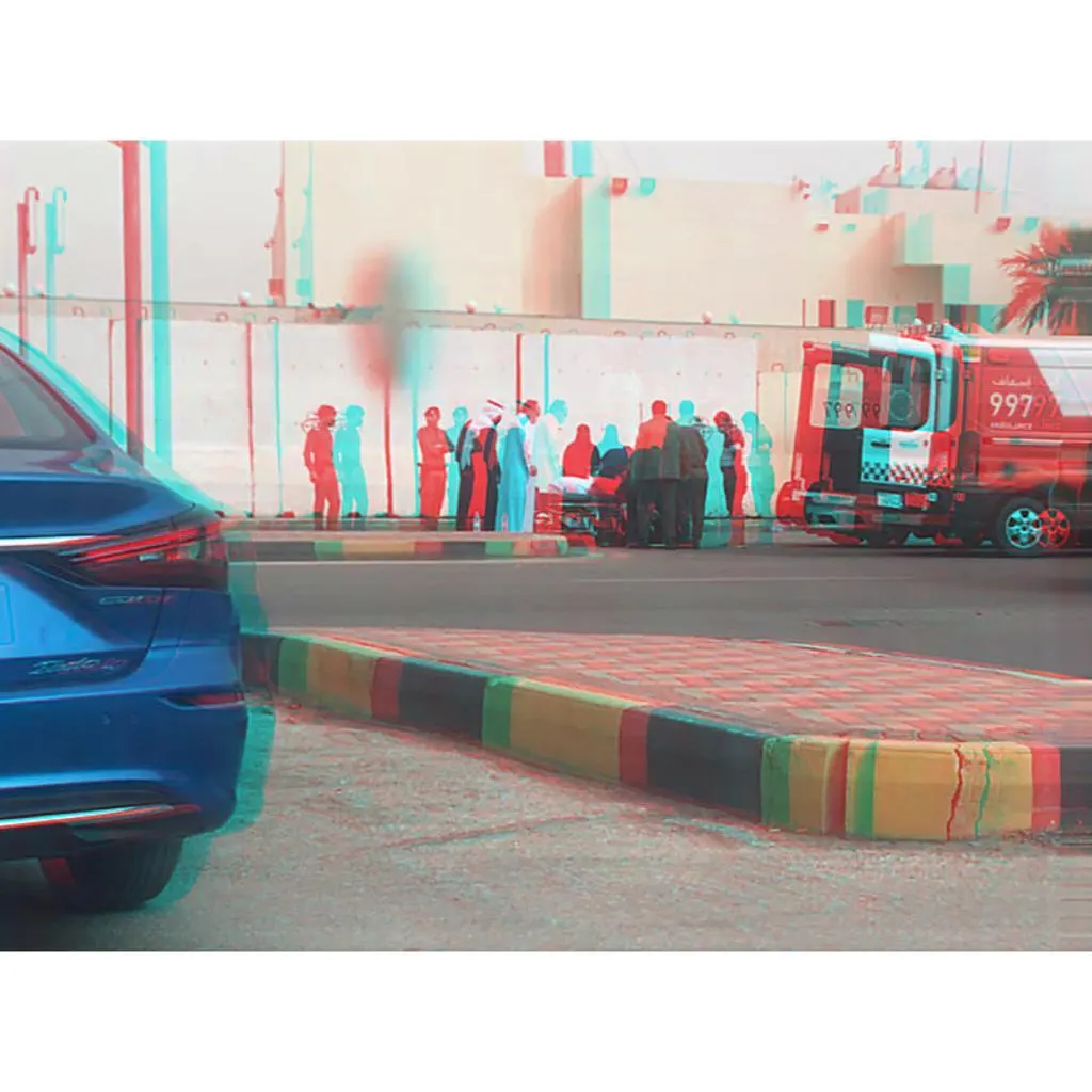 مُسنّة “مصدومة” تقول لرجال الهلال الأحمر: أبغى أشوف ولدي قبل ما أموت
