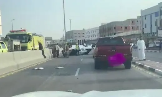 الدمام.. انقلاب “بك آب” وسط شارع الملك سعود