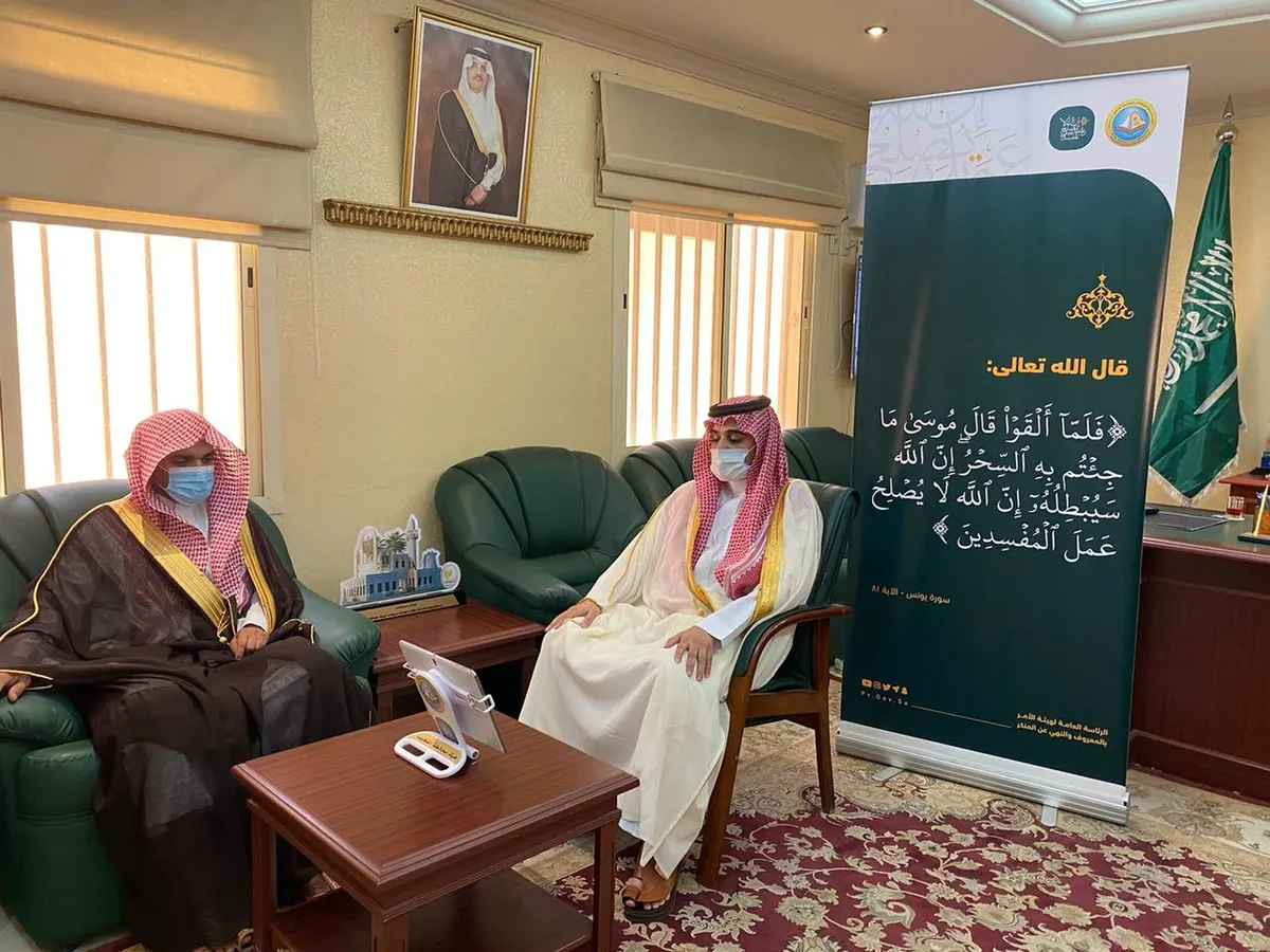 رئس مركز سيهات يطلع على تفاصيل “إن الله لا يصلح عمل المفسدين”