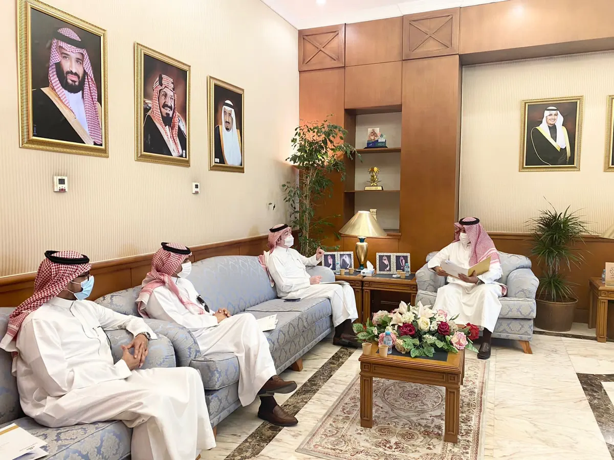 محافظ القطيف يلتقي لجنة السلامة المرورية في المنطقة الشرقية