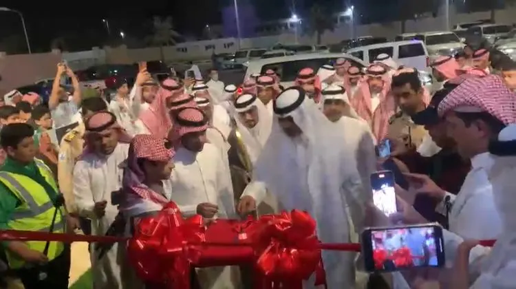 [فيديو] رسمياً.. انطلاق مهرجان الزهور في عنك