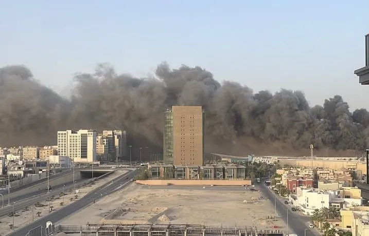 سحابة حريق مجمع الظهران تغطي سماء الخبر