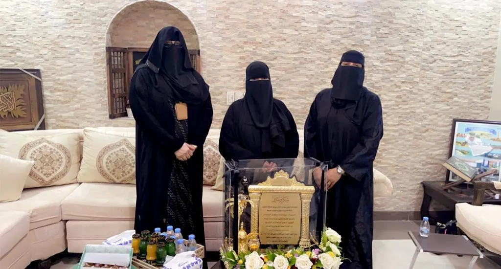 “الموارد البشرية” تكرم بطلة “التمكين” علوية الزيداني