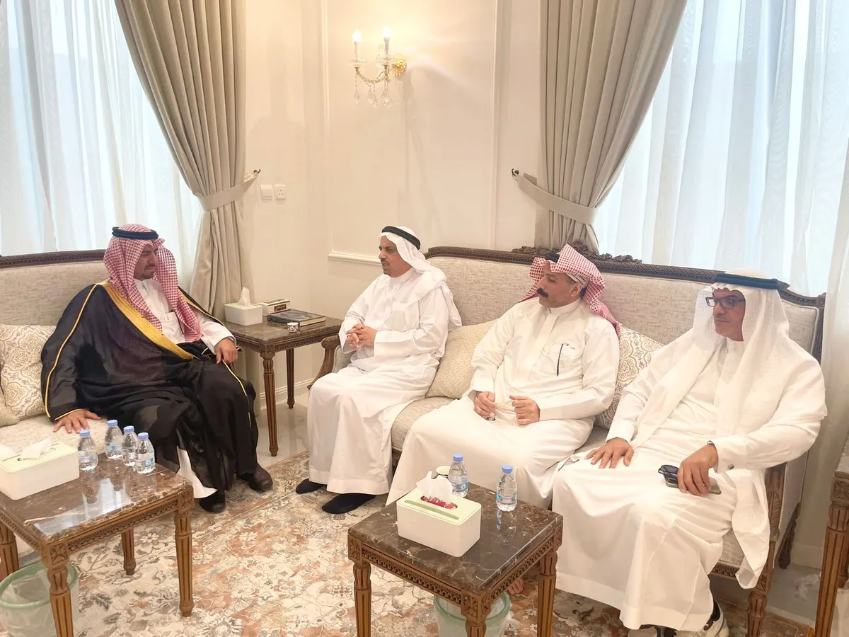 المحافظ آل خريّف يعزّي أسرة البراهيم في وفاة الحاج عبدالمحسن