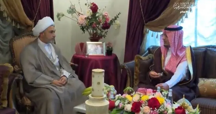 الشيخ المشيخص يقدّر زيارة نائب أمير الشرقية له في منزله