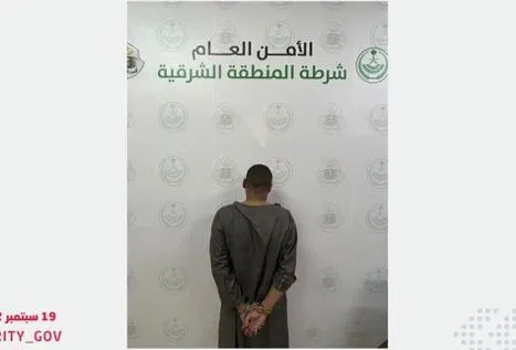 الخبر.. نصّاب سرق بيانات مواطنة واستغلّها في 10 جرائم احتيال