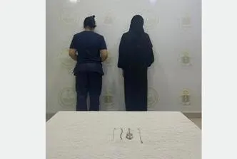 فلبّينية تسرق ذهباً من منزل كفيلها.. وصديقتها تبيعه