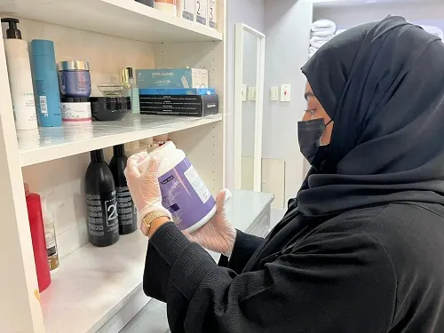 المستحضرات الفاسدة تُغلق 3 صالونات تجميل في القطيف