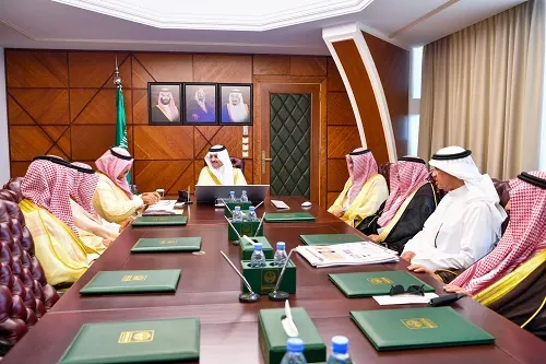 أمير الشرقية يطلع على إنجازات نادي الفروسية في الدمام
