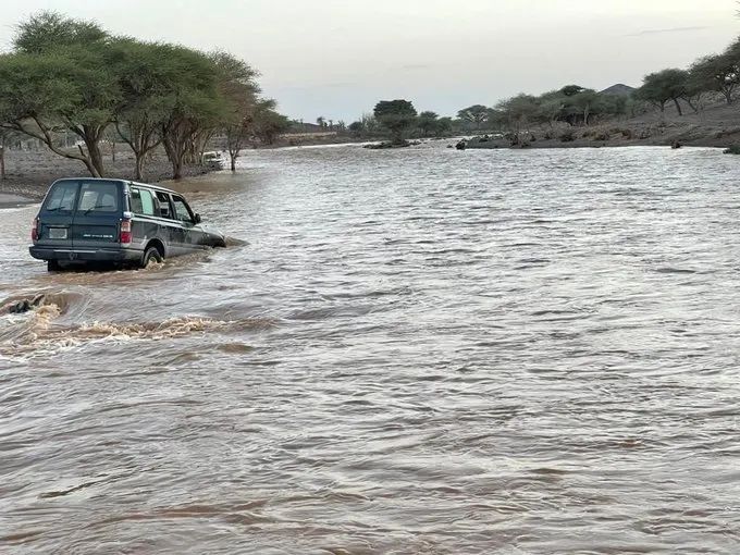 التحقيق مع “مُغامر” عبر وادياً أثناء جريانه في الحائط