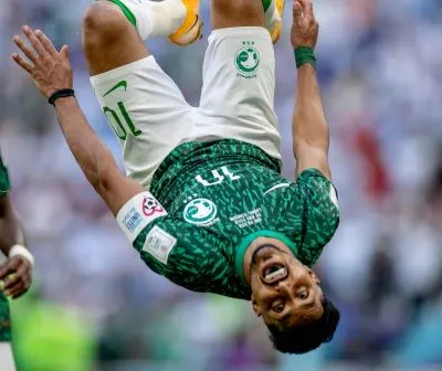 الميديا تزدحم بتعابير الفرح وأصوات المهنئين الـ “ميديا” مشغولة عن أخبار العالم بالإنجاز السعودي في قطر