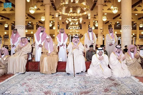 [صور] السعوديون يصلون “الاستسقاء”