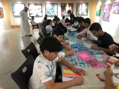 موهوبو “الخط” يحاكون لوحات معرض تقاسيم