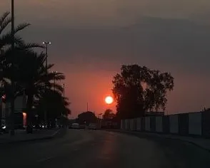 شمس حمراء