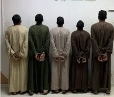 القبض على 5 مصريين يسرقون الشاحنات المتوقفة