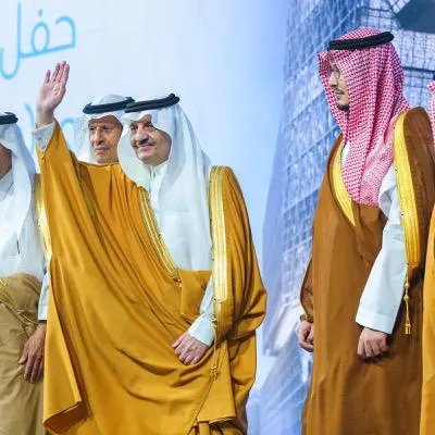 الأمير سعود يفتتح مبنى سابك ويشيد بكفاءتها الوطنية