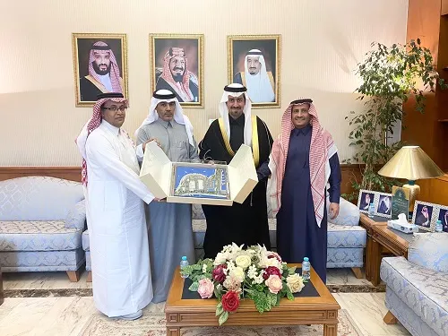 آل خريف يؤكد لمستثمر جزيرة الأسماك: نريد جودة تناسب مكانة السوق