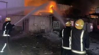 الجبيل.. إخماد حريق ورشة سيارات